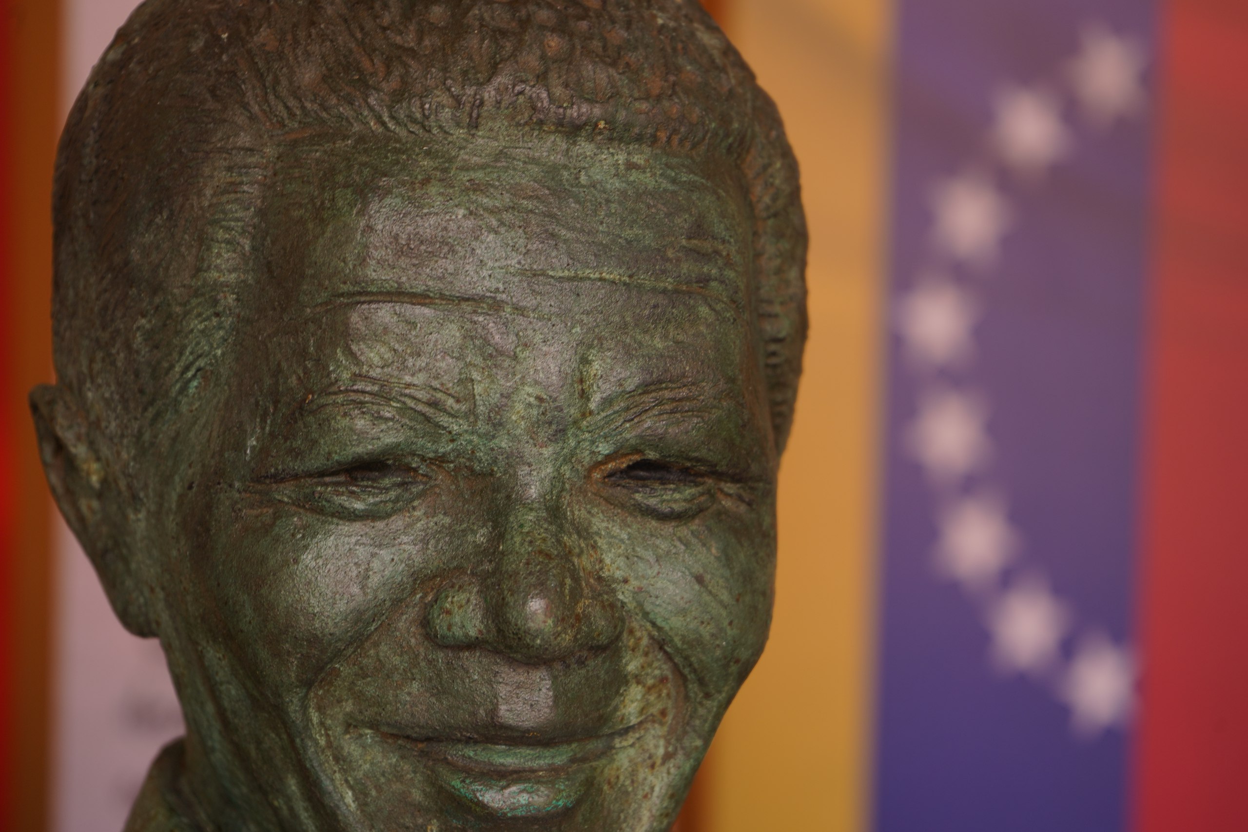 Busto de Nelson Mandela Ubicado en el Centro Cultural Nelson Mandela.
