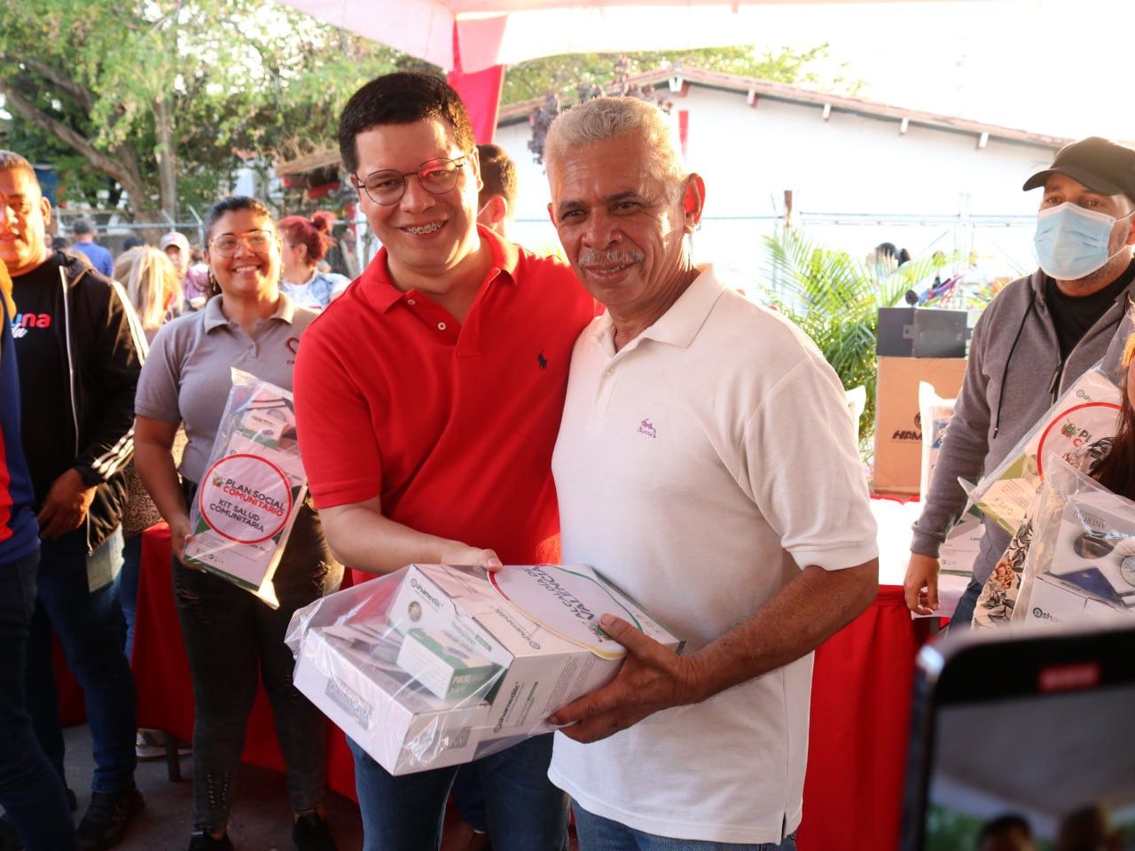 Alcalde Fuenmayor entregó 250 kits para comunidades de Rafael Urdaneta y Santa Rosa a través del Plan Social Comunitario