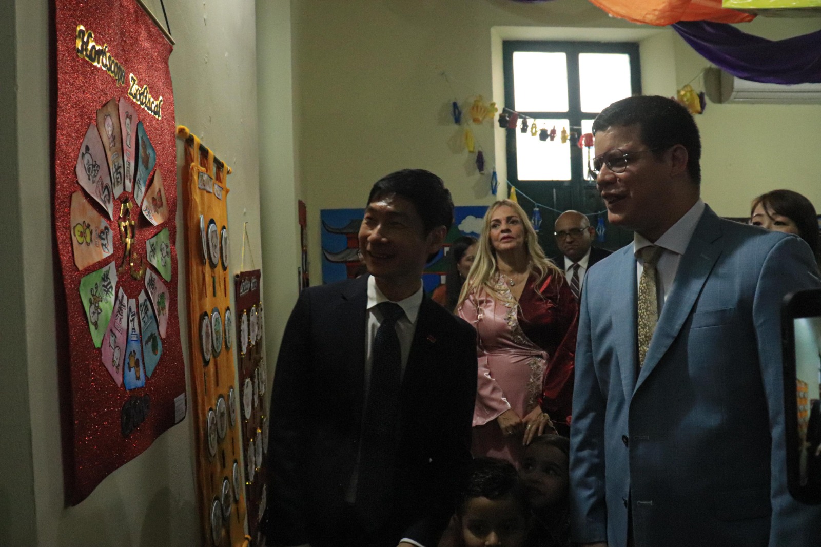 Alcalde Fuenmayor y Embajador de China Lan Hun inauguraron la exposición “El Dragón y la Novia del Sol”