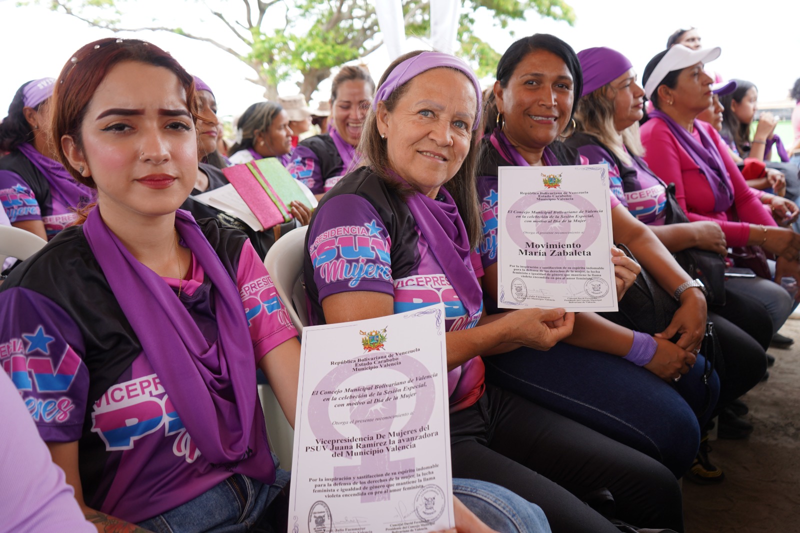 Homenaje a las mujeres durante sesión especial desarrollada en la comuna Juan Germán Roscio