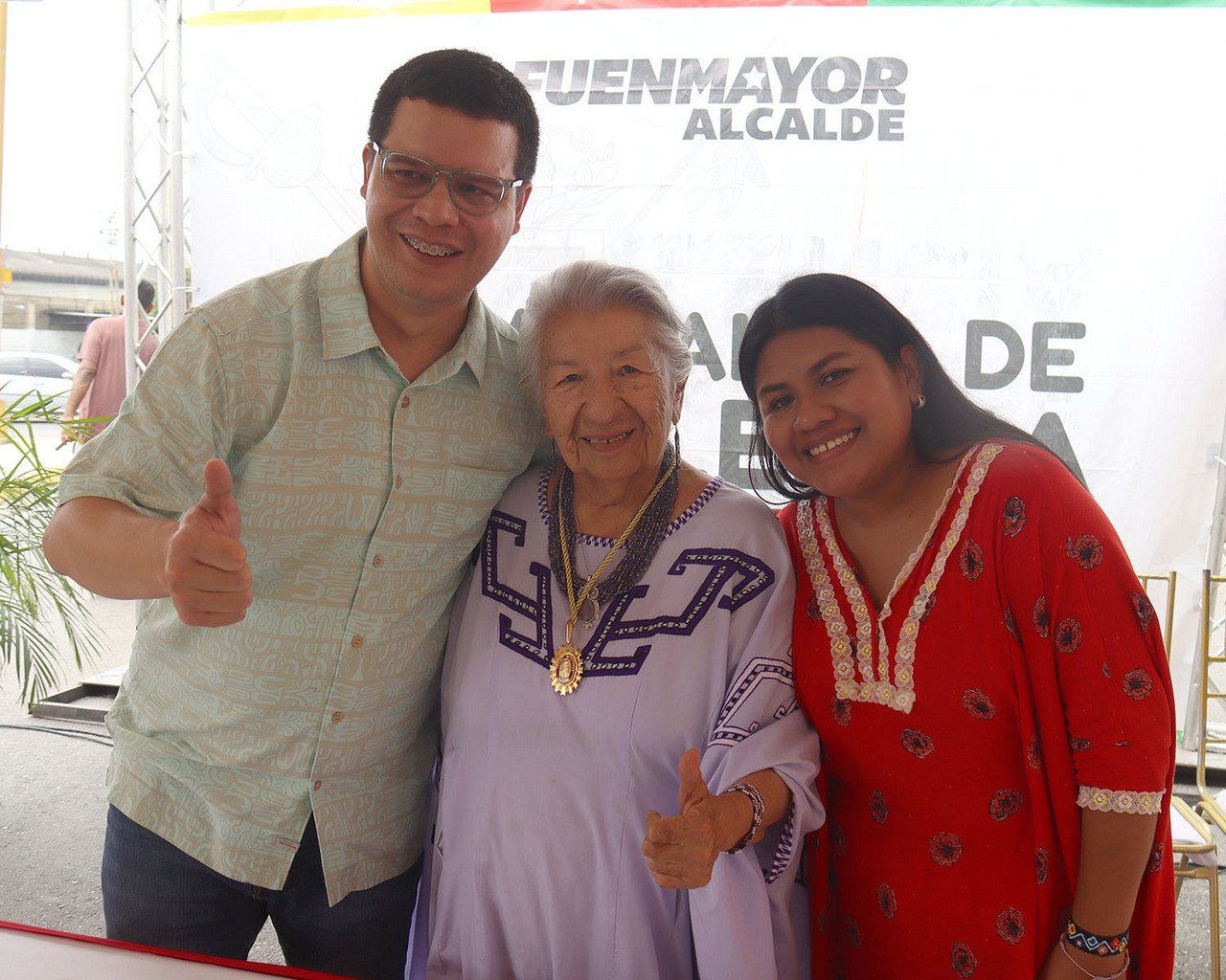 Alcalde de Valencia Julio Fuenmayor en compañía de Nohely Pocaterra y  María Soledad González 
