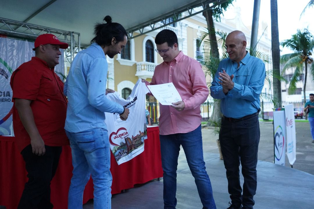 Entrega de 220 certificados a emprendedores comunitarios de Valencia