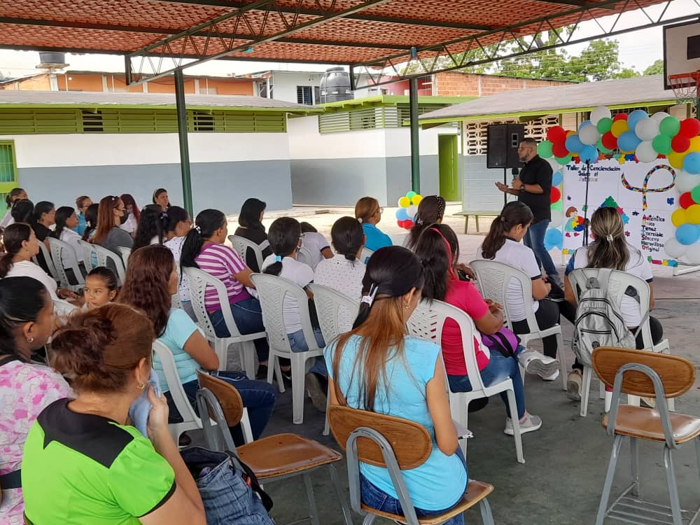 Alcaldía de Valencia capacita a personal de escuelas municipales