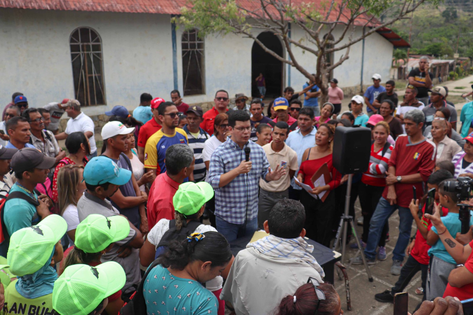 Despliegue del Plan Búho en la parroquia Negro Primero de Valencia