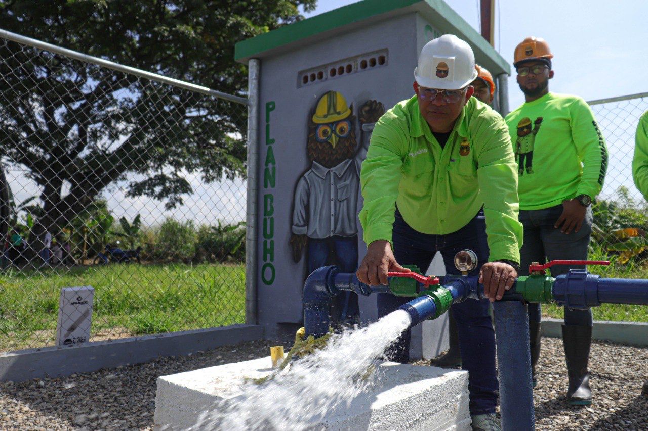 El alcalde de Valencia, realizó la activación del pozo profundo de agua totalmente nuevo, 
