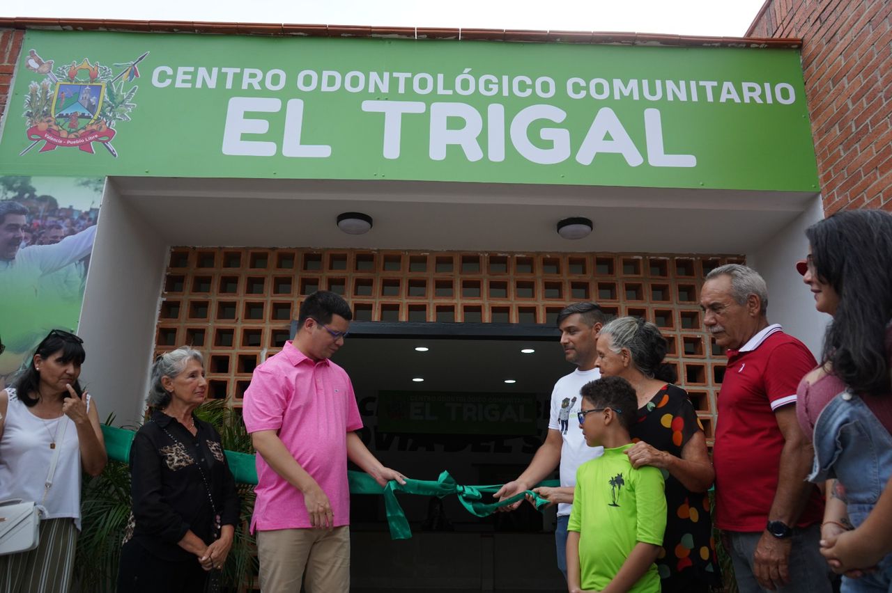 Alcalde Julio Fuenmayor en la Reinauguración del Centro Odontológico Comunitario El Trigal en Valencia