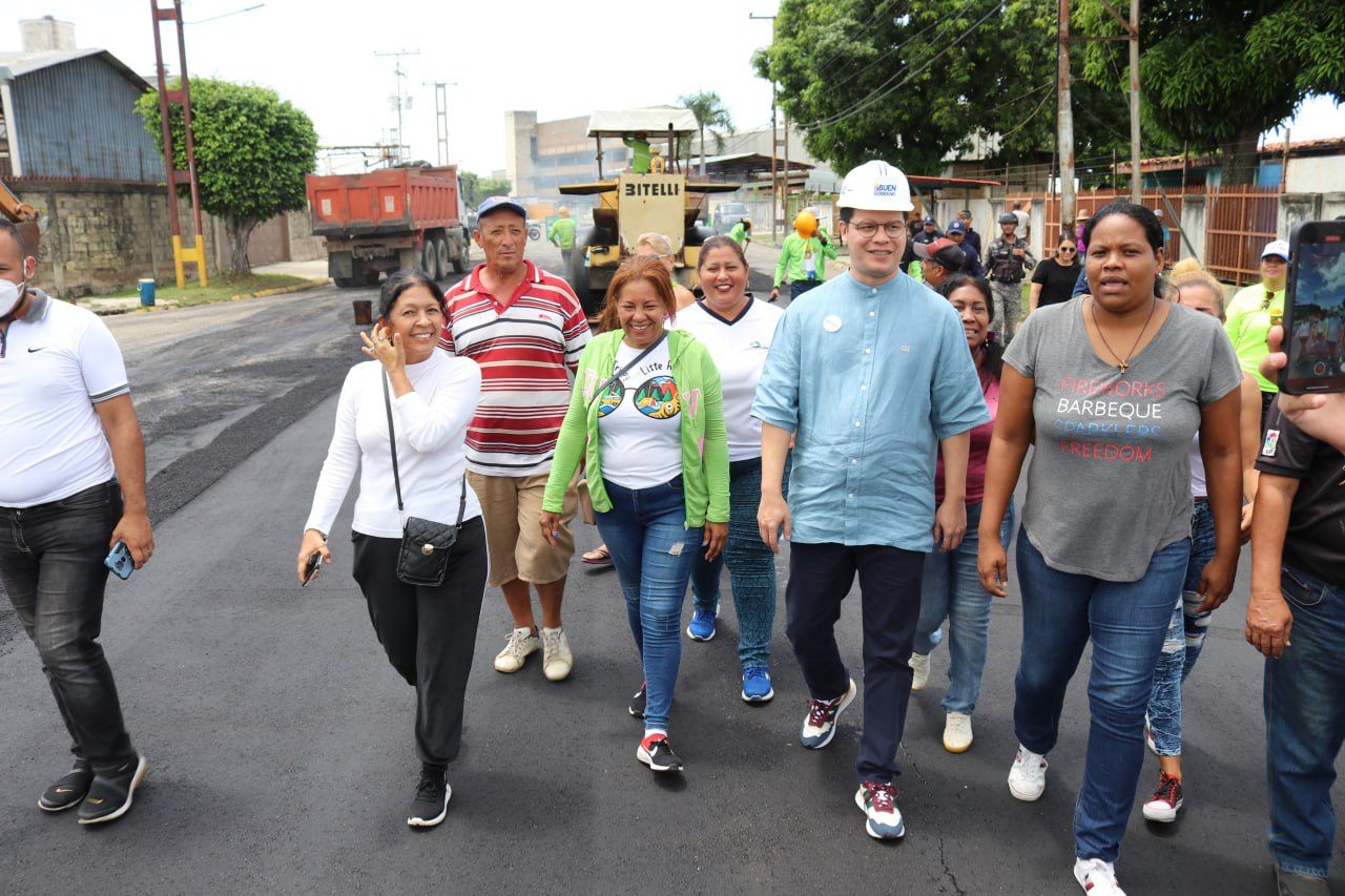Alcalde Fuenmayor inspeccionó trabajos de rehabilitación en la vía de El Recreo - Calicanto de Flor Amarillo