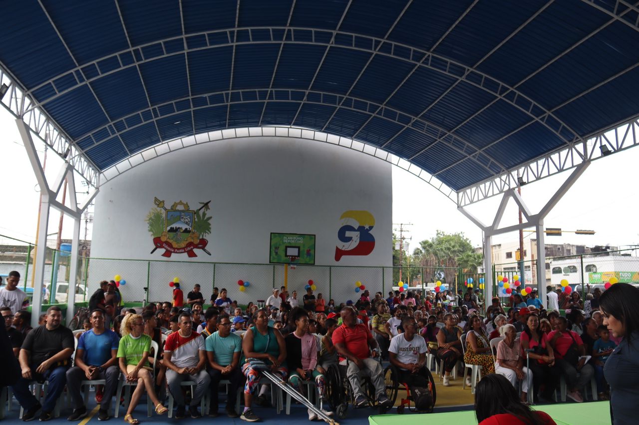 Reinauguración de la cancha techada del sector de San Agustín del Sur en Valencia