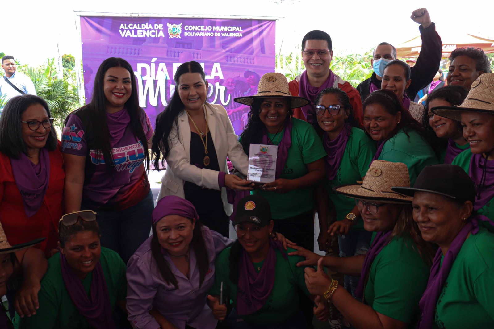 Homenaje a las mujeres durante sesión especial desarrollada en la comuna Juan Germán Roscio