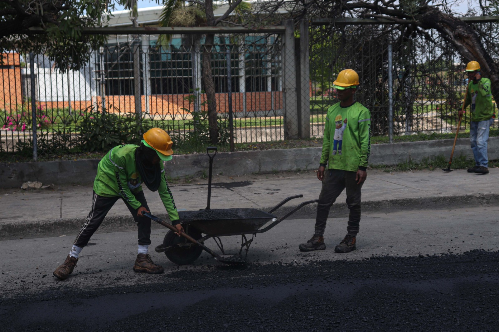 El Alcalde Julio Fuenmayor supervisó de trabajos de semaforización de la avenida Paseo Cabriales de Valencia