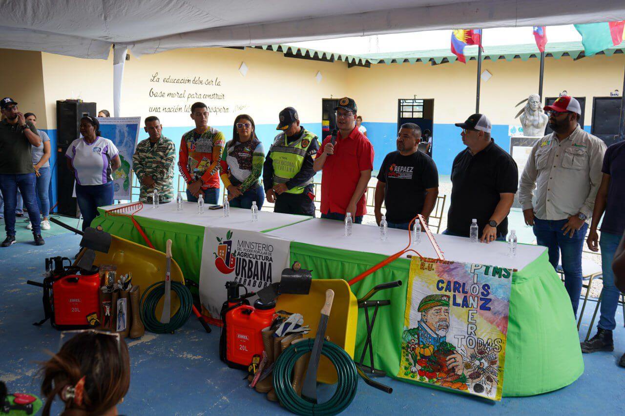 Alcalde Julio Fuenmayor junto a ministra Jhoanna Carillo; Castro Soteldo, ministro para Agricultura Productiva y Tierras y la Ministra de Educación Yelitza Santaella