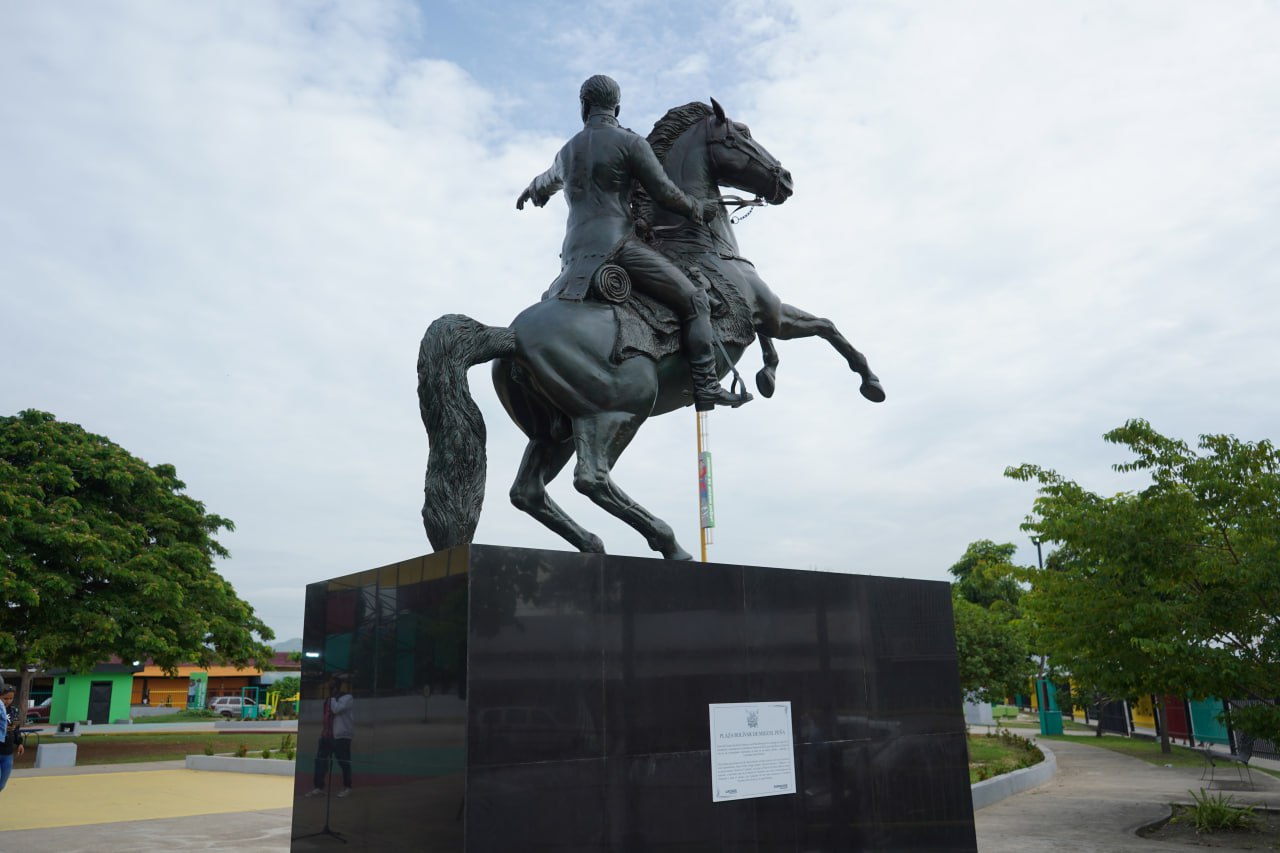 Plaza Bolívar de Miguel Peña